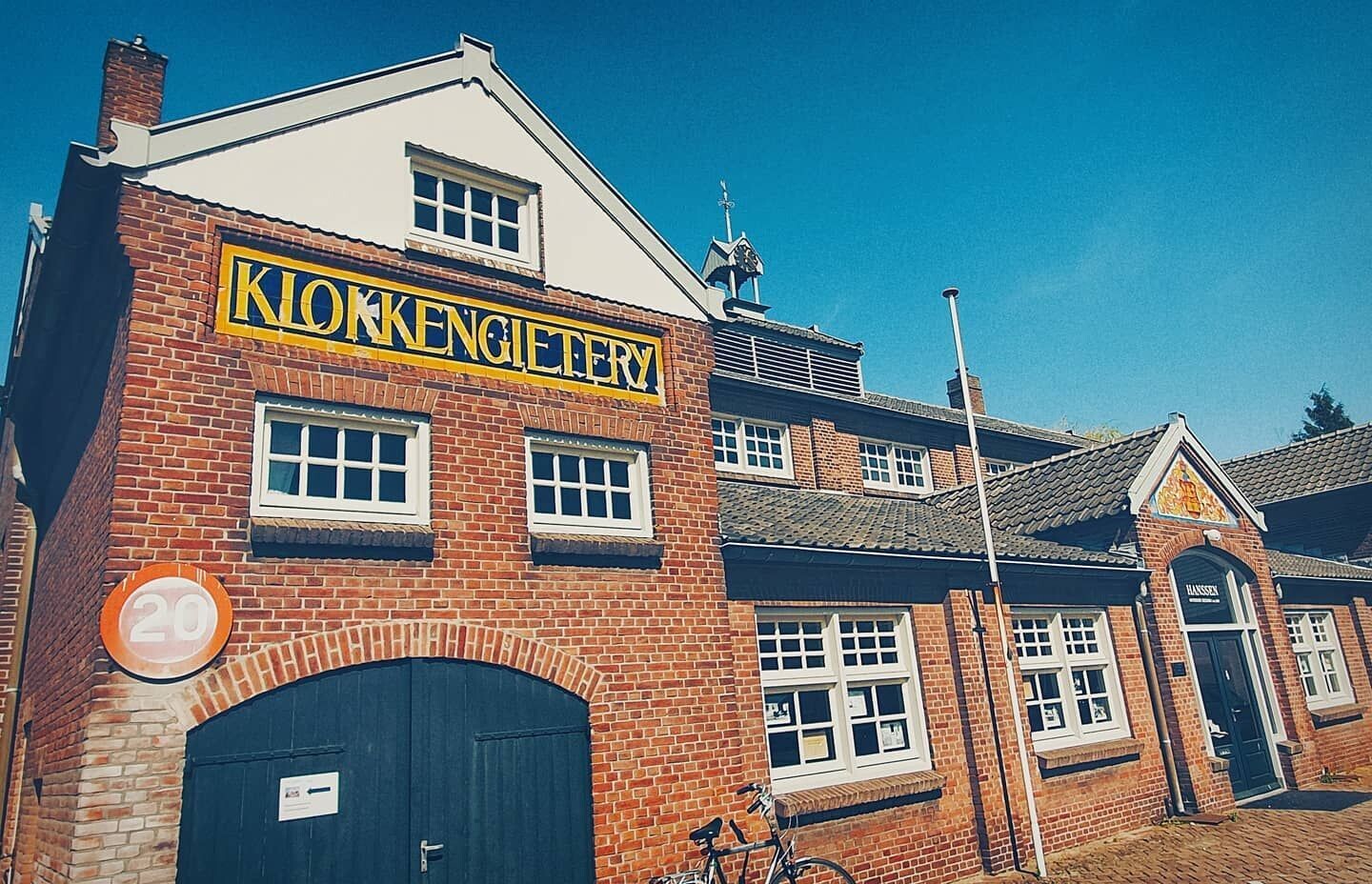 Blue Bomb gin - 43% Blue Bomb gin - 43%