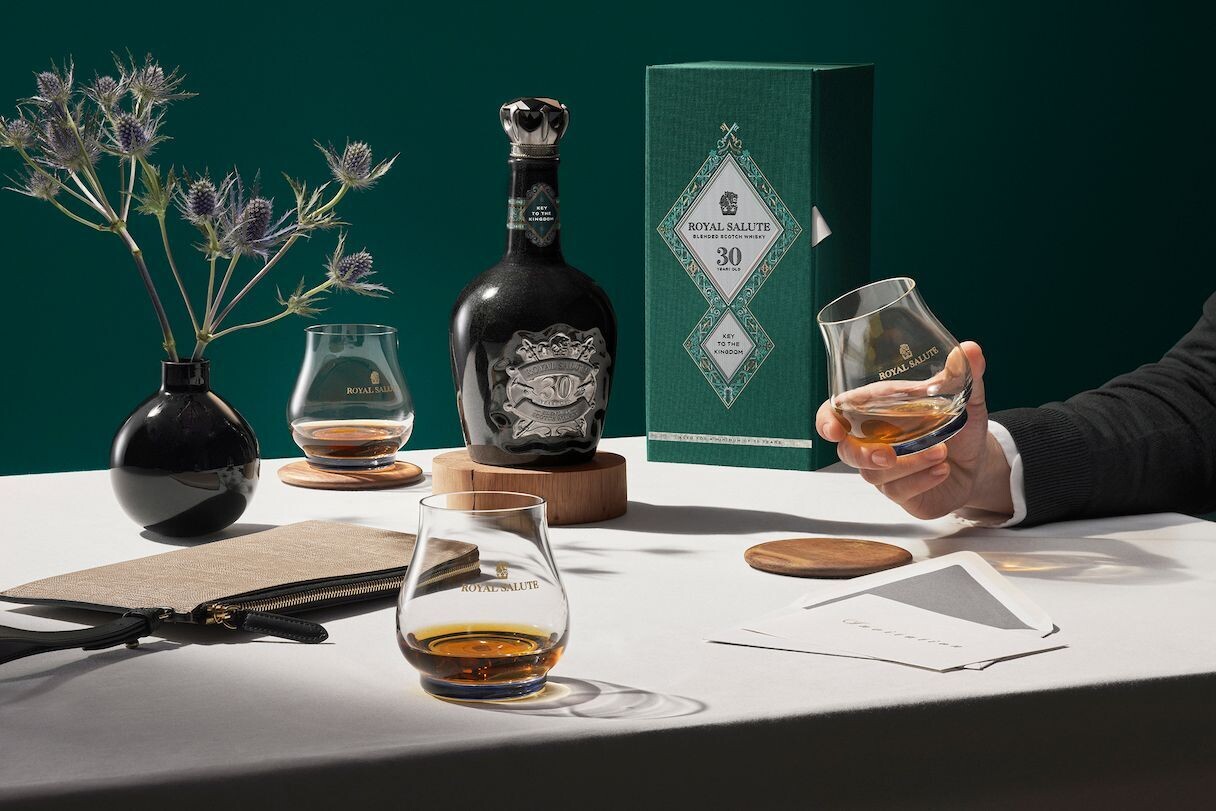 Chivas Regal 30 Years Royal Salute - Key To The Kingdom - 40% Chivas Regal 30 Years Royal Salute - Key To The Kingdom - 40%