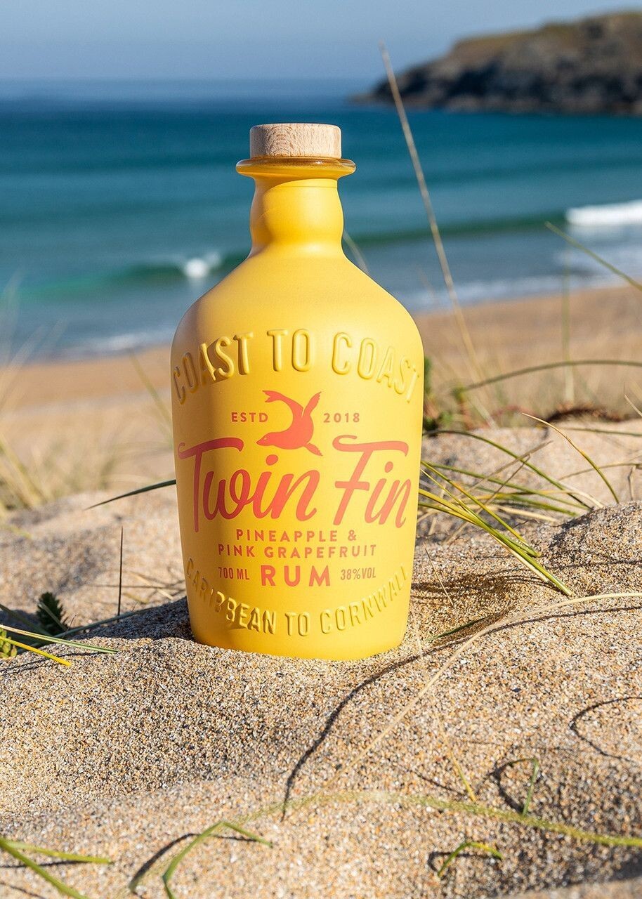 Twin Fin - Pineapple & Pink Grapefruit rum - 38% Twin Fin - Pineapple & Pink Grapefruit rum - 38%