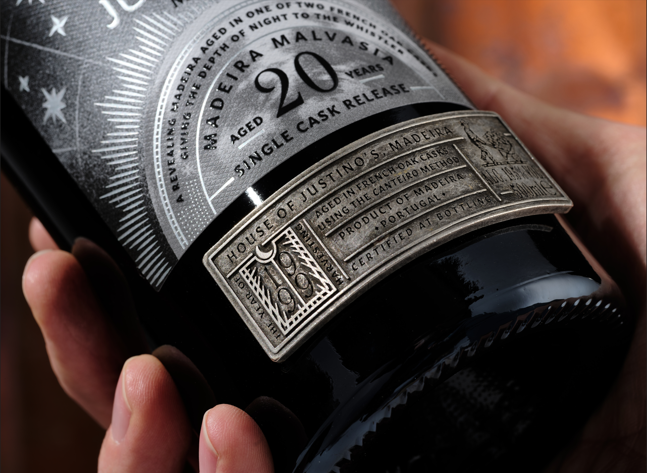 The Whistler & Justino's - Whisky & Madeira box - exclusive - 54.5% / 19.5% The Whistler & Justino's - Whisky & Madeira box - exclusive - 54.5% / 19.5%