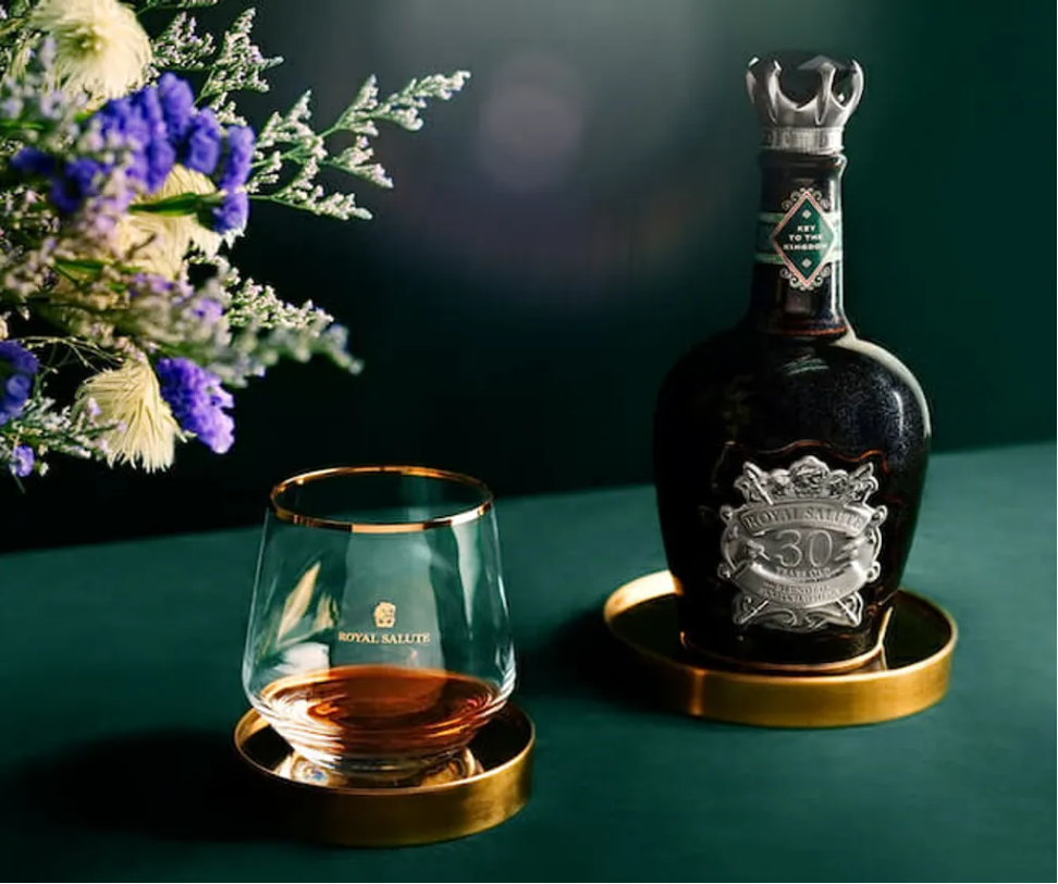 Chivas Regal 30 Years Royal Salute - Key To The Kingdom - 40% Chivas Regal 30 Years Royal Salute - Key To The Kingdom - 40%