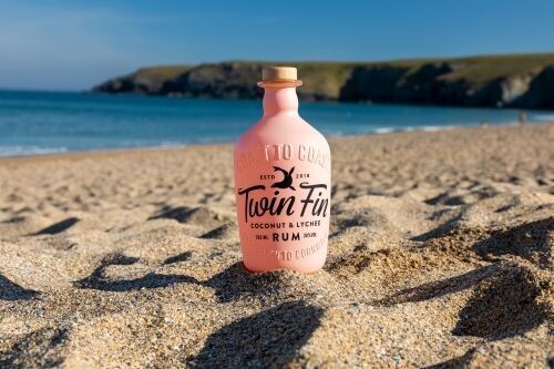 Twin Fin - Coconut & Lychee rum - 38% Twin Fin - Coconut & Lychee rum - 38%