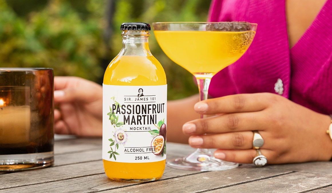 Sir James Passion Fruit Martini - alcohol vrij - 0.0% alc. Sir James Passion Fruit Martini - alcohol vrij - 0.0% alc.