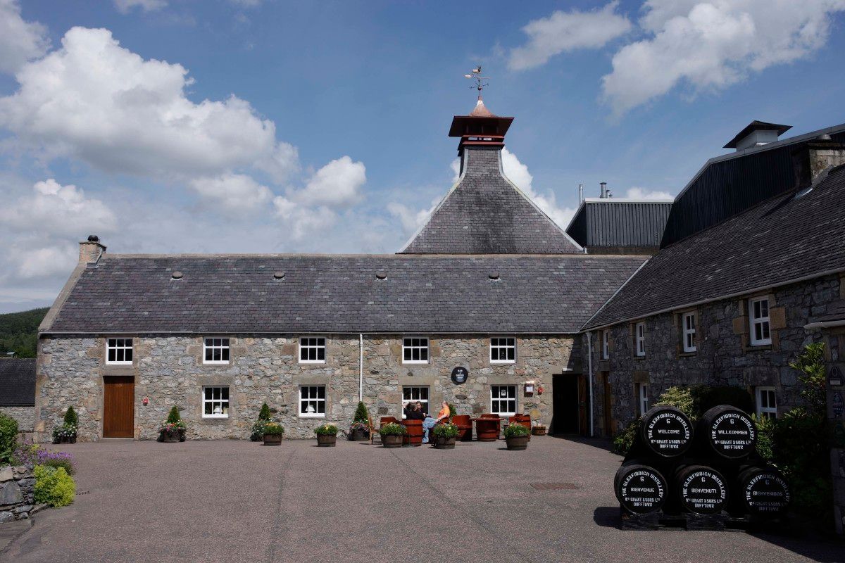 Glenfiddich 15 Years Solera + 2 Glasses - 40% Glenfiddich 15 Years Solera + 2 Glasses - 40%