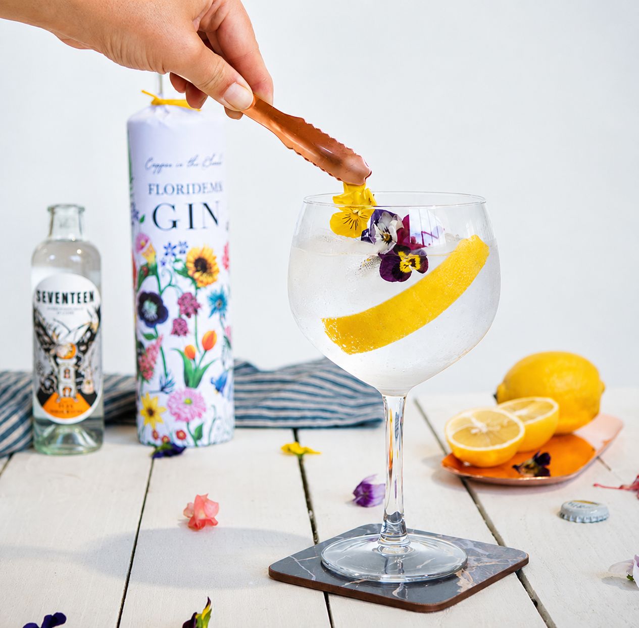 Copper in the Clouds Flowerbomb Dry Gin - 40% Copper in the Clouds Flowerbomb Dry Gin - 40%