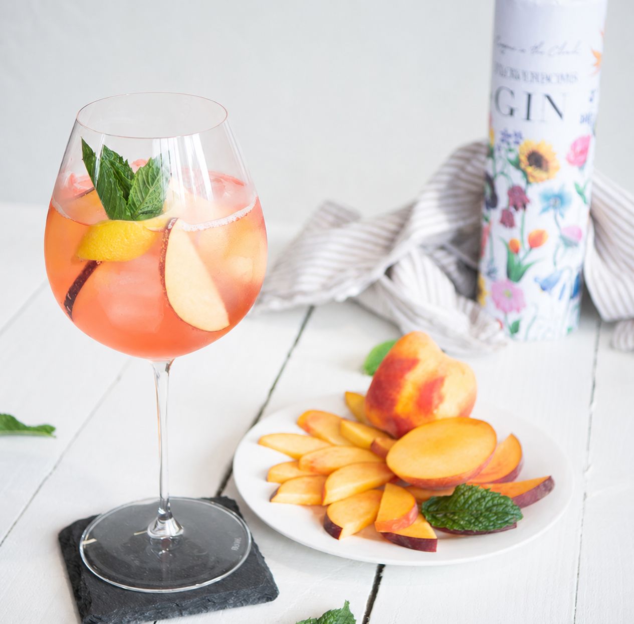 Copper in the Clouds Flowerbomb Dry Gin - 40% Copper in the Clouds Flowerbomb Dry Gin - 40%
