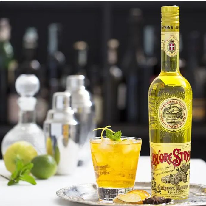 Strega de betoverende likeur uit Benevento - 40% Strega de betoverende likeur uit Benevento - 40%