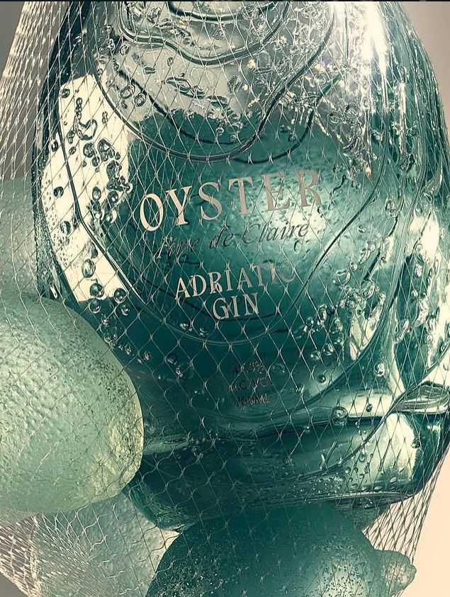 The Oyster Gin - 42.5% The Oyster Gin - 42.5%