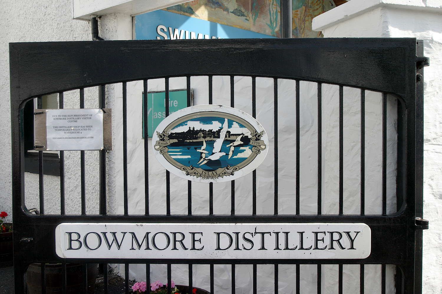 Bowmore 19 years - Pinot Noir Cask Finish - 43% Bowmore 19 years - Pinot Noir Cask Finish - 43%