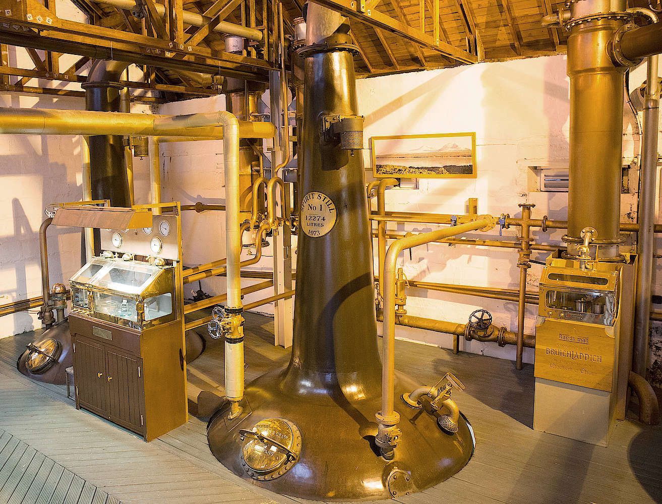 Bruichladdich Islay Barley 8 Years- 2014 - 50% Bruichladdich Islay Barley 8 Years- 2014 - 50%