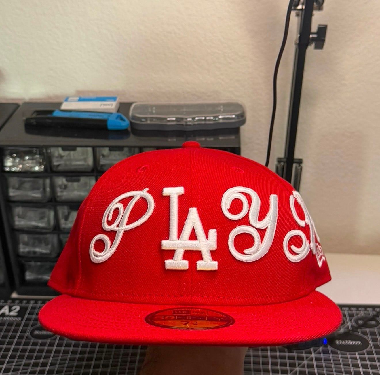 Red fitted “LA PLAYBOY“ Cap