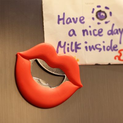 Creative Beer Magnet Corkscrew Lip Corkscrew