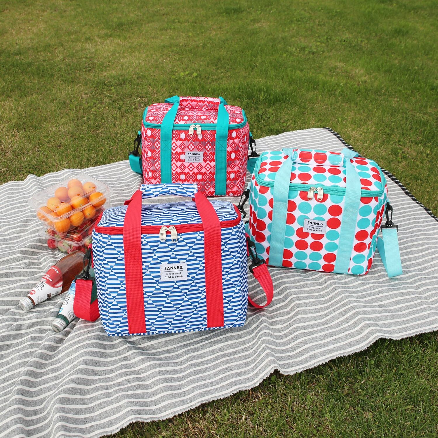 Insulated bag for picnic
