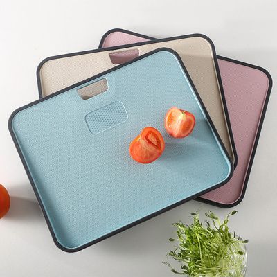 Planche à découper de cuisine pouvant être suspendue