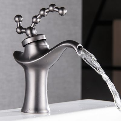 Robinet de lavabo vintage en laiton antique pour salle de bain