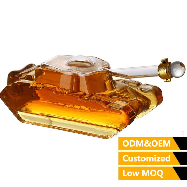 Tank Whiskey Glass Bottle Set Custom Creative Glass Decanter