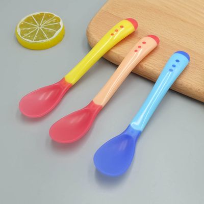 Cuillère pour bébé 3 couleurs de cuillère en silicone sensible