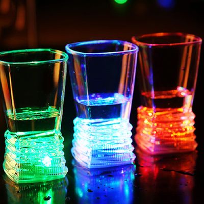 Tasse à jus lumineuse à bouche carrée