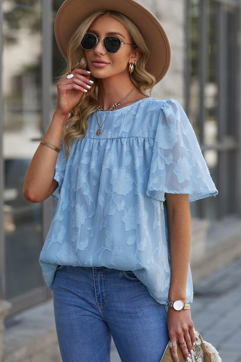Haut babydoll bleu à manches mi-longues et volants texturés à fleurs
