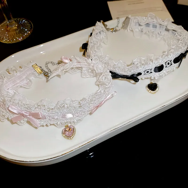 Elegant Lace Bowkot Choker Necklace Gothic Collar Necklace with Love Heart Pendant Vintage Choker Short Chain Necklace Jewelry