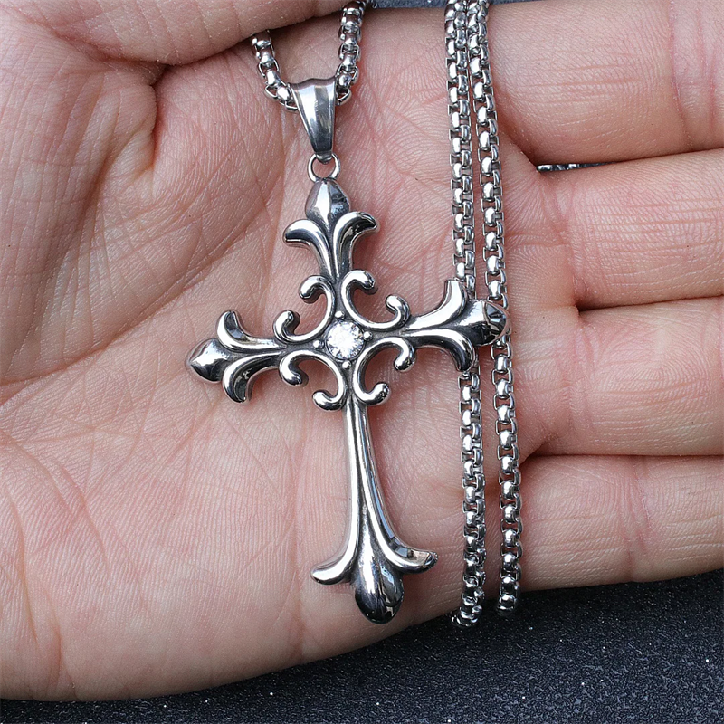 Collier croix gothique rétro de personnalité de la mode européenne et américaine pour hommes et femmes créateurs de tendances polyvalents hip-hop de rue Pe