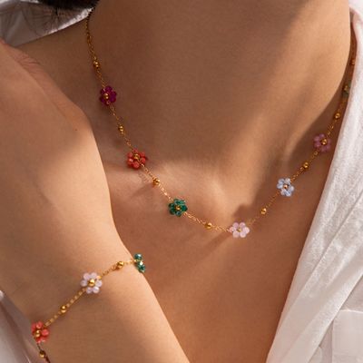 Collier avec pendentif fleur en cristal coloré pour femmes, mignon et romantique, breloque couleur or, ras du cou en acier inoxydable, ensemble de bijoux