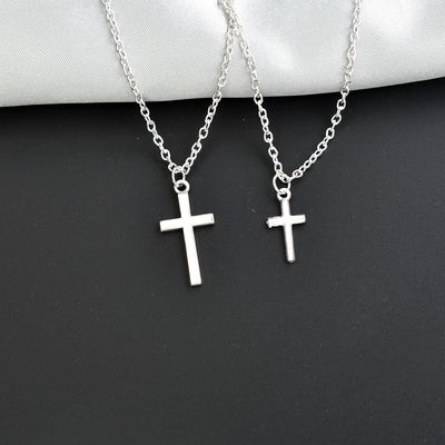 Collier ras du cou couleur argent pour femmes, pendentif Simple lune croix, chaîne en métal, accessoires de bijoux féminins