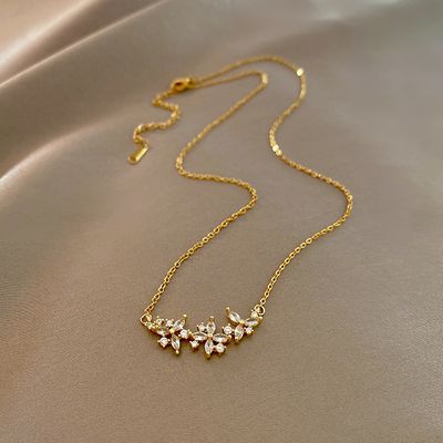 Collier avec pendentif en acier inoxydable plaqué or pour femmes, classique, Simple, fleur en cristal, chaîne de luxe, bijoux de clavicule