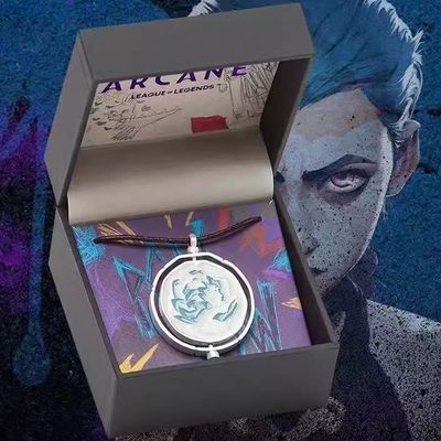 Nouveau jeu Jinx bleu Rose collier rotatif jeu d&#39;anime Arcane saison 2 sac à dos pendentifs en métal mode bijoux Fans Collections