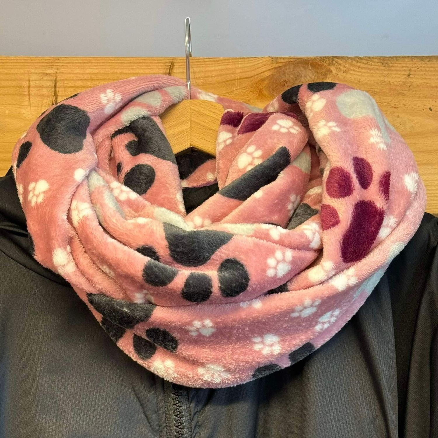 Sjaal roze met paars/grijze poten