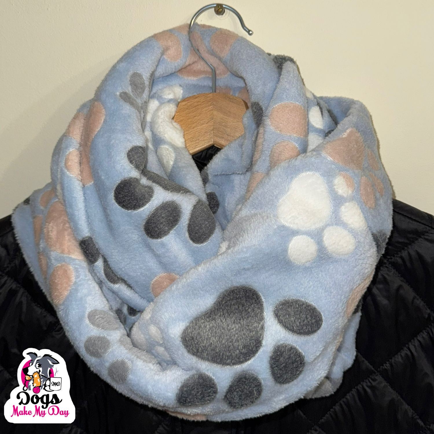 Sjaal lichtblauw met poten