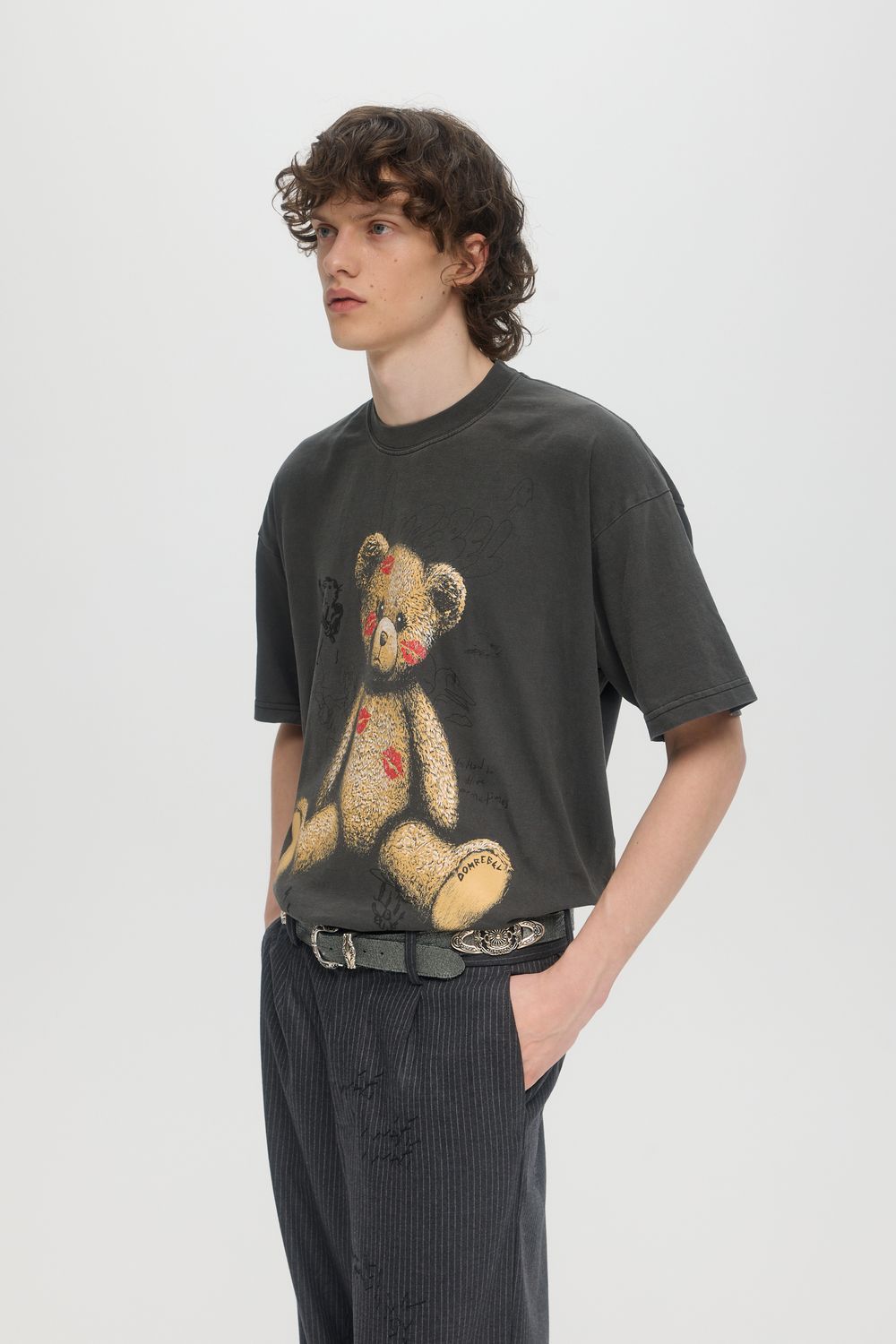 DOMREBEL UNISEX TEE F25 BIG KISS