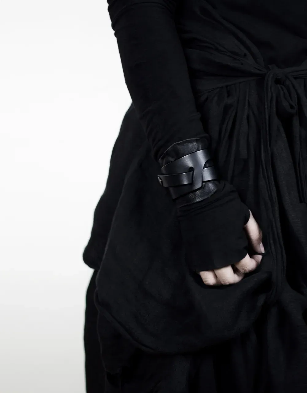 TNG UNISEX LEATHER CUFF 326 KATUS