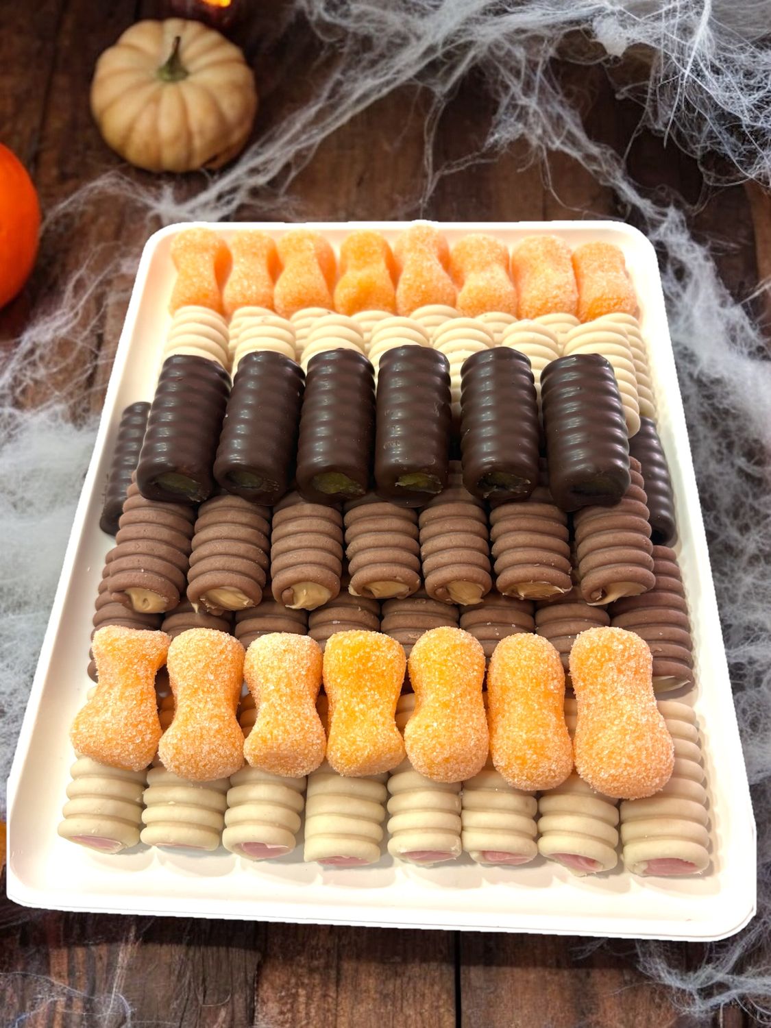 Surtido de Huesitos y Yemas.