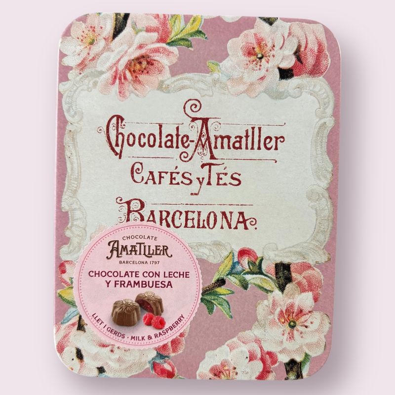 Caja metálica de bombones de chocolate con leche y frambuesa