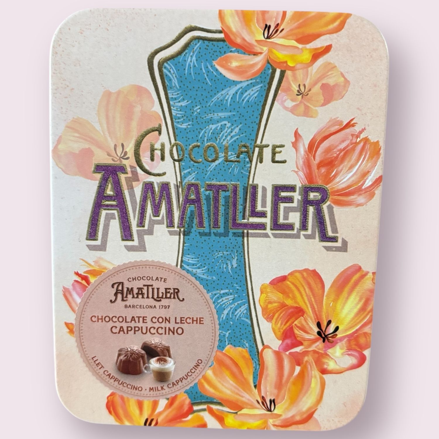 Caja metálica con bombones de Chocolate con leche rellenos de Capuchino