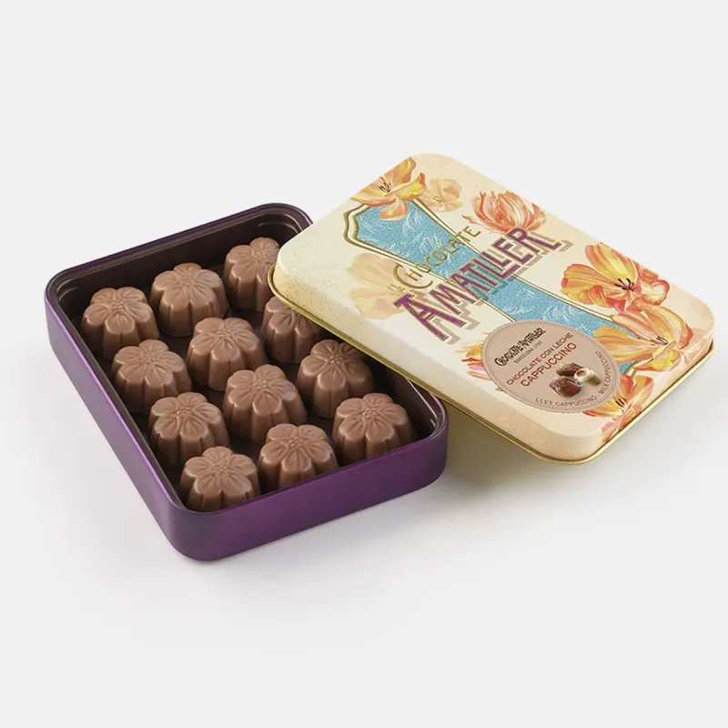 Caja metálica con bombones de Chocolate con leche rellenos de Capuchino