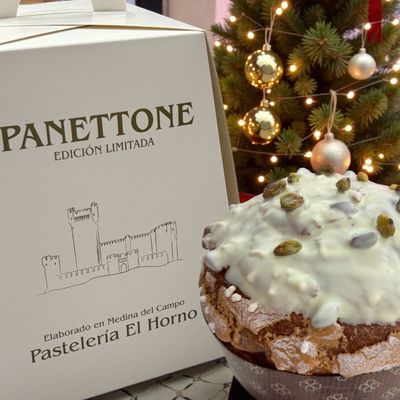 Panettone de Pistacho con Limón confitado y  baño de Chocolate Blanco.