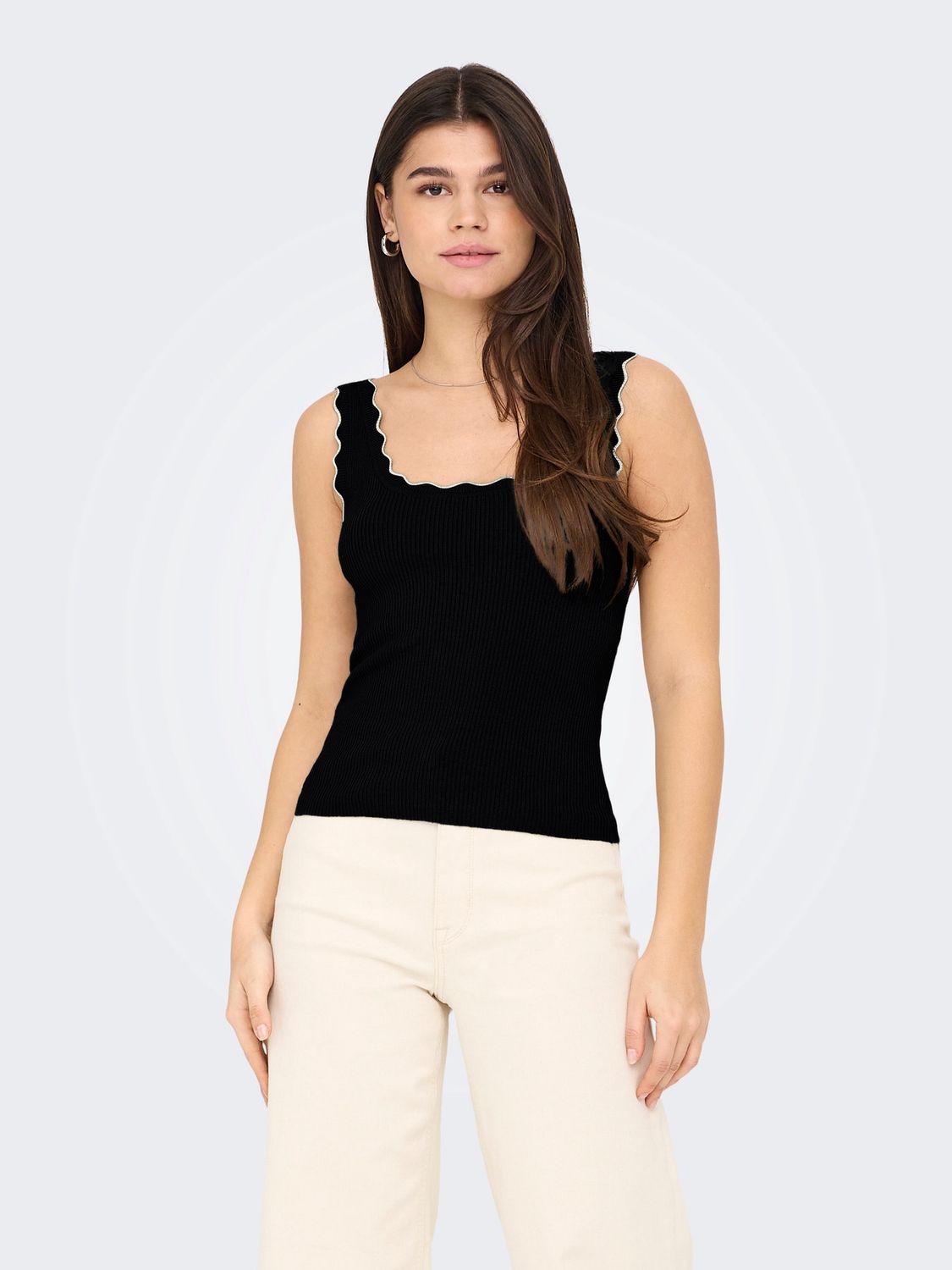 JDY Top Nanna S/L Scallop Edge, Kleur: Black W. CLOUD DANCER CONTRAST, Maat: M