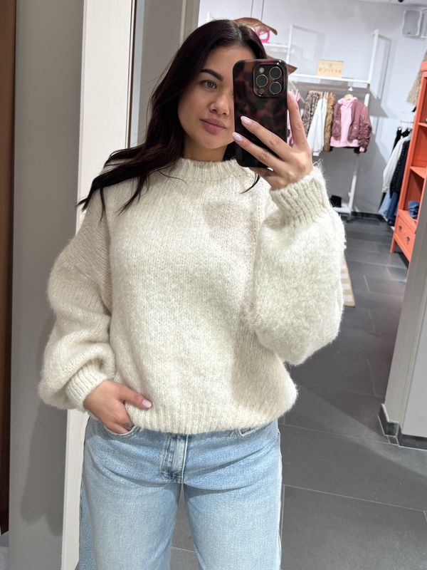 Ambika Amira Trui – Wit