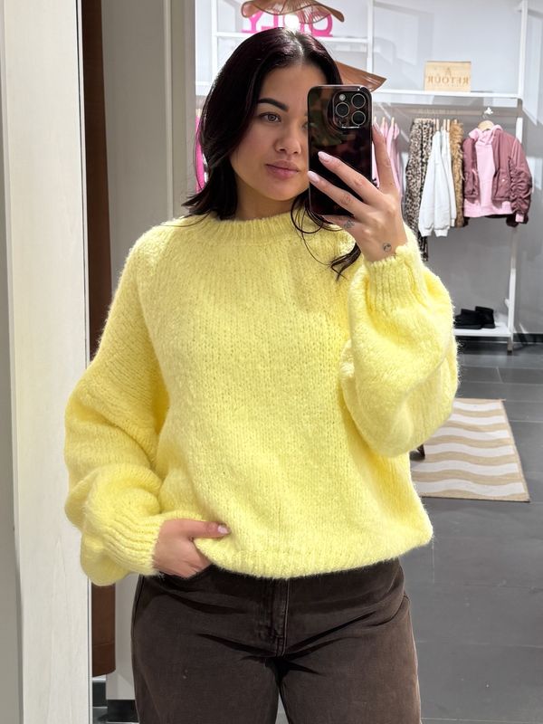 Ambika Amira Trui – Geel