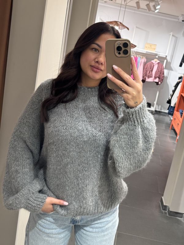 Ambika Amira Trui – Grijs