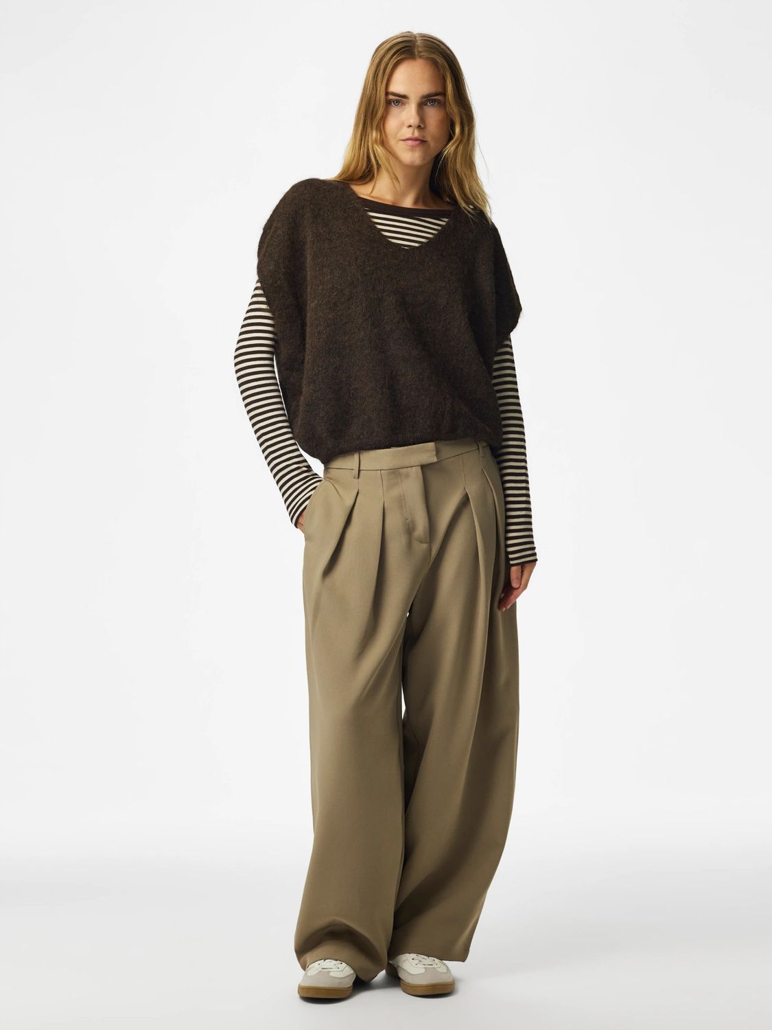 Pieces Sleeveless V-Neck Knit Vest Callie - Hot Fudge, Kleur: Hot Fudge melange, Maat: S