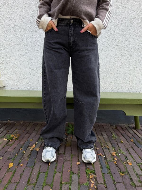 Queen Hearts-Barrel jeans 5- Washed Black