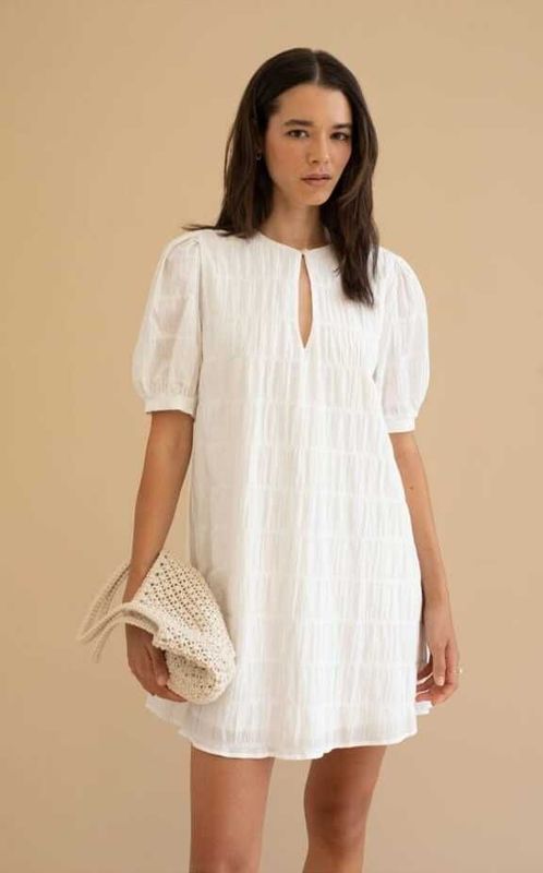 Vestido corto de vuelo