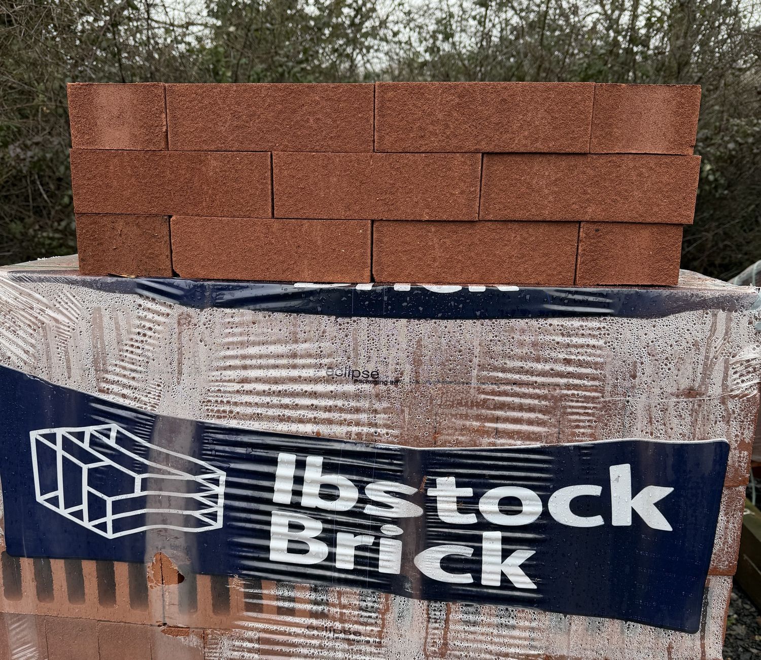 12 or 23 Packs of Ibstock Aston Red Sandfaced