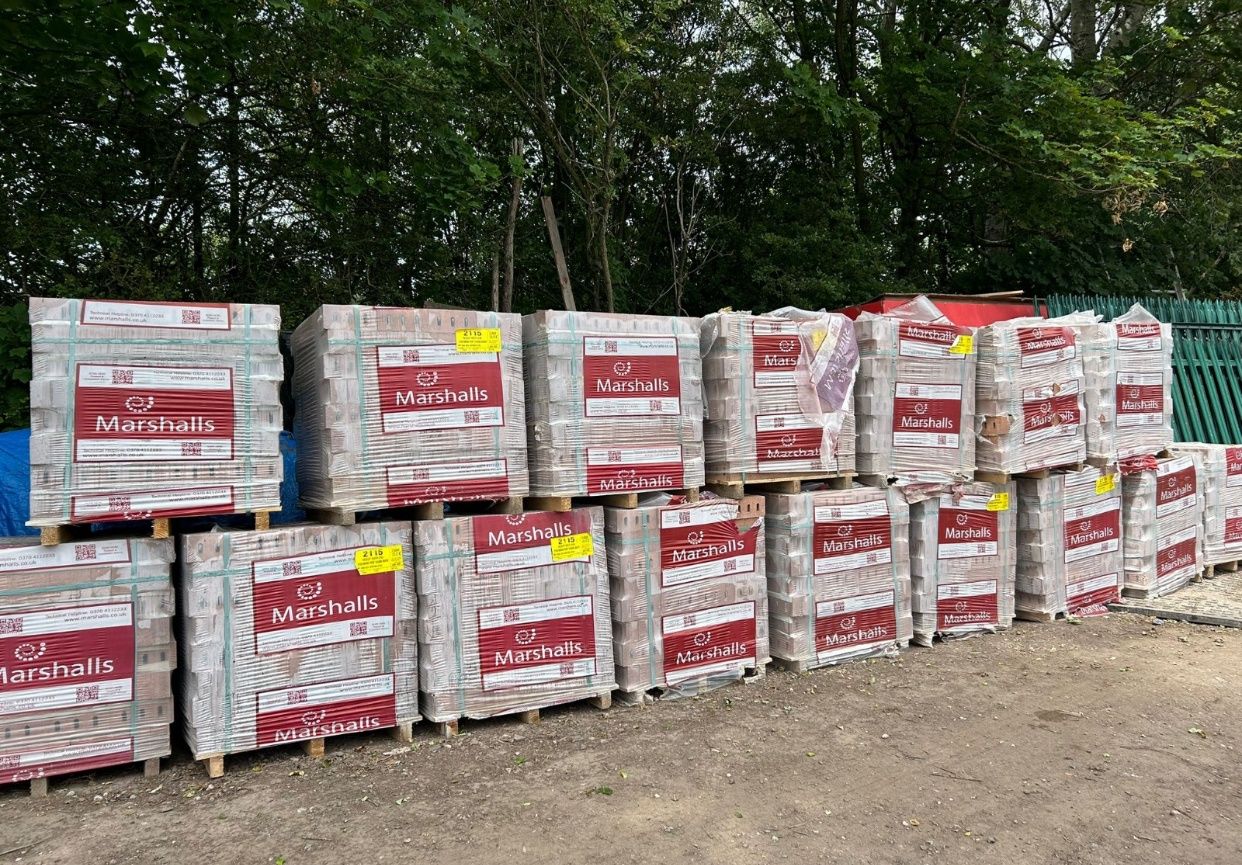 16 Packs of Marshalls Orange / Brown Hazeley Heath Performated Facing Bricks (6,656 Bricks)