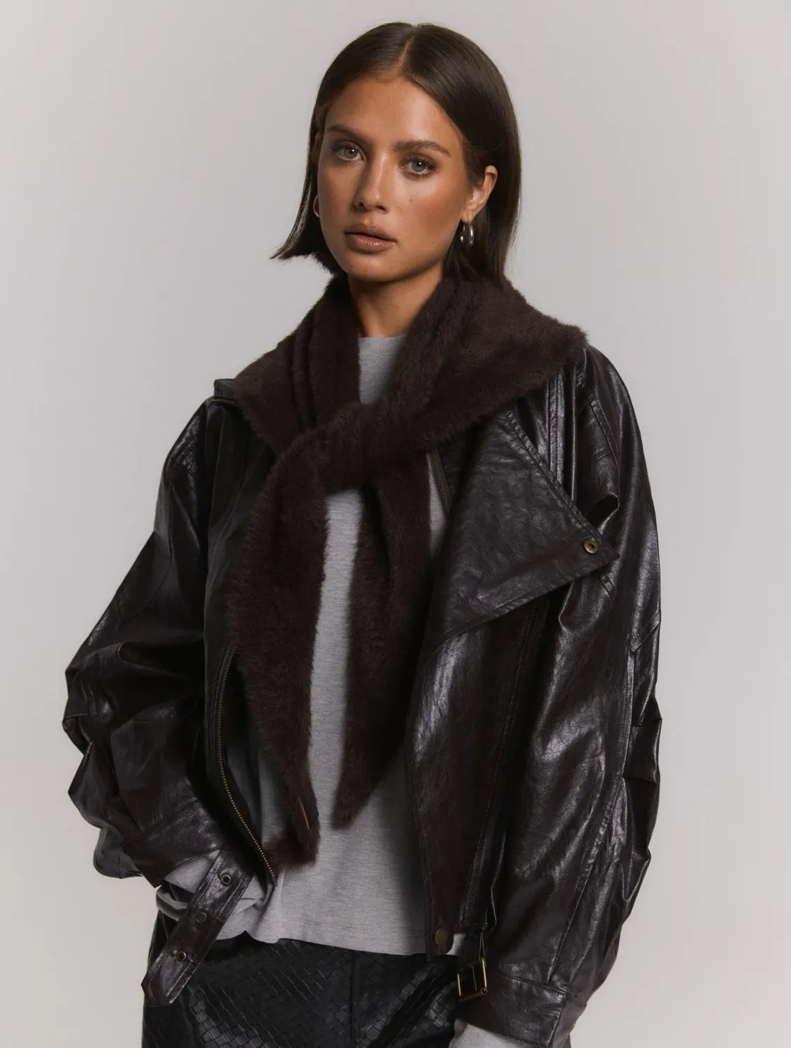 REFINED - Triangle Scarf SAAR - Choco Brown