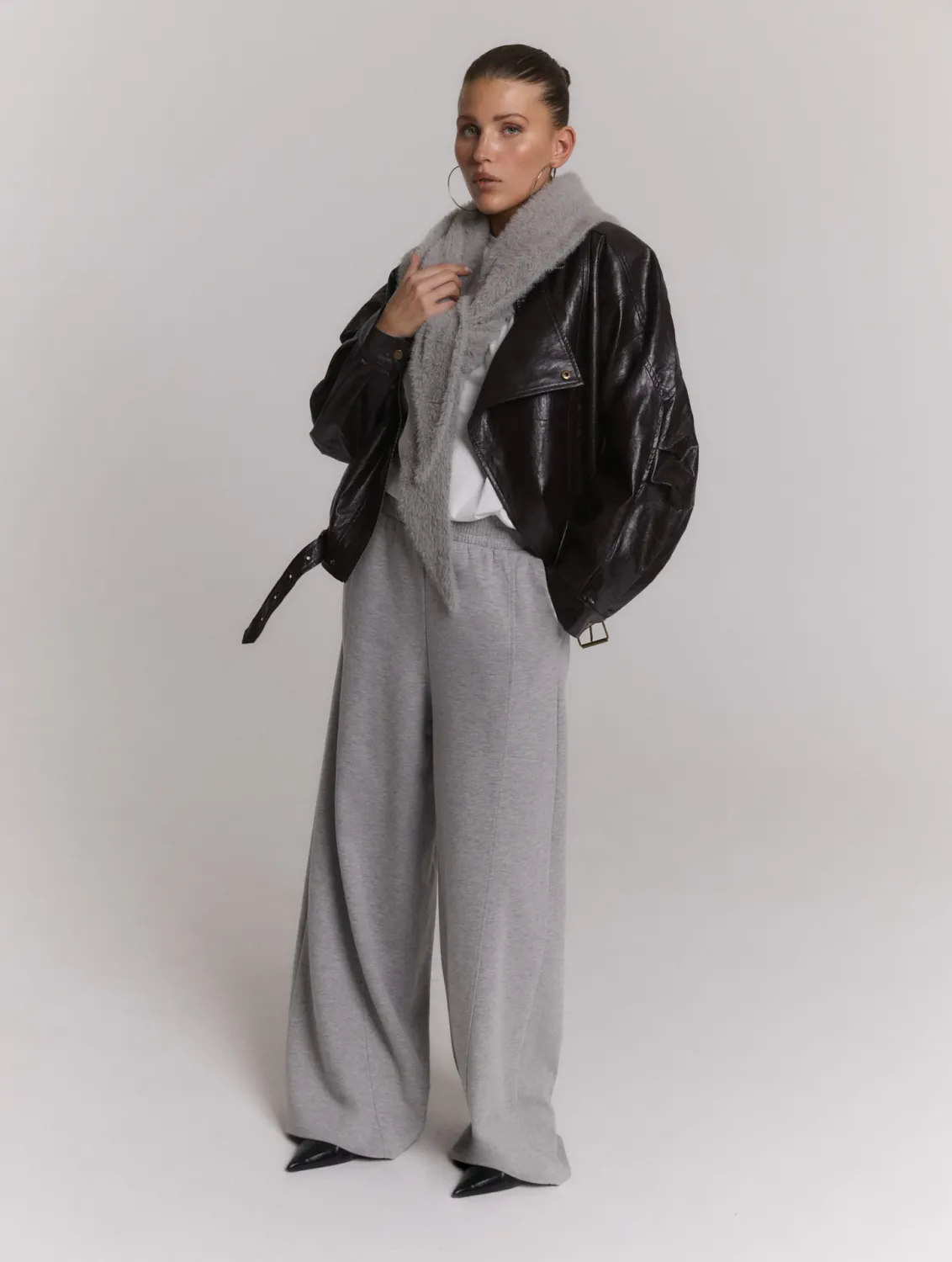 REFINED - Triangle Scarf SAAR - Mid Grey