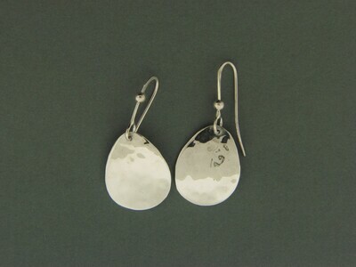 Medium Oval Smooth Earring